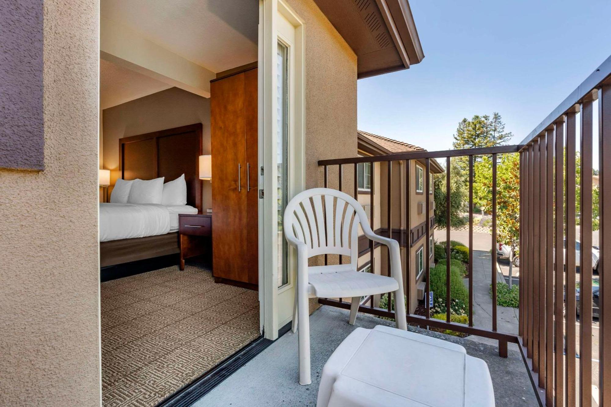 Comfort Inn & Suites Ukiah Mendocino County Exterior foto