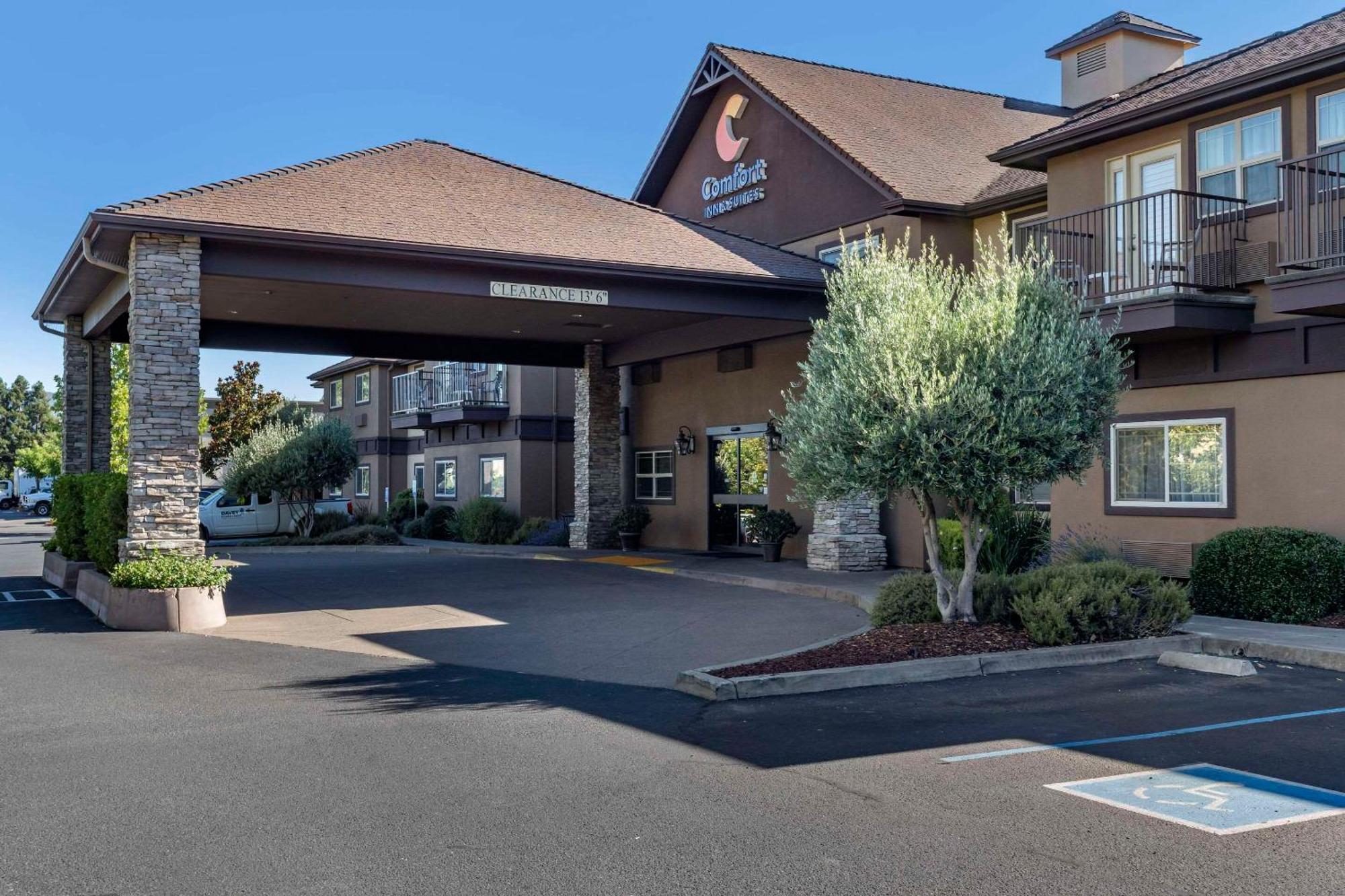 Comfort Inn & Suites Ukiah Mendocino County Exterior foto